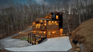 Exterior - Smoky Mountain Estate Indoor Pool • Pickleball • Putt-Putt •Theater • Sleeps 35 (Sevierville)