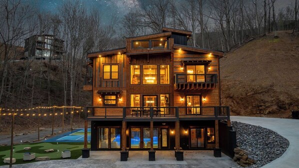 Exterior - Smoky Mountain Estate Indoor Pool • Pickleball • Putt-Putt •Theater • Sleeps 35 (Sevierville)