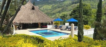 Luxury villa in Bolombolo • Pool, views and comfort
