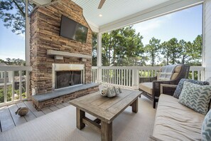 TV, ping pong - Luxury 6BR Golf Course Escape with Private Pool (Georgetown)