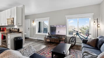 Smart TV, computer monitors