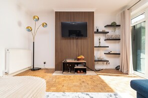 Room - Spacious 3BR Home | Parking | Near Sandbanks Beach (Poole)