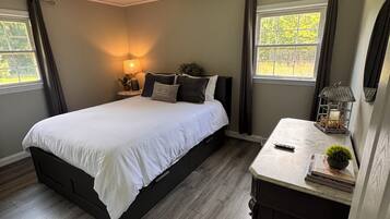 2 bedrooms, iron/ironing board, WiFi, bed sheets