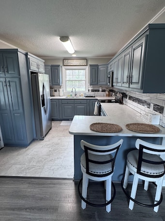 Private kitchen. Little Brick House in Liberty
