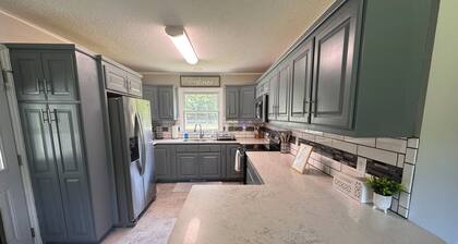 Pet-Friendly Country Retreat- Fenced Yard & Patio