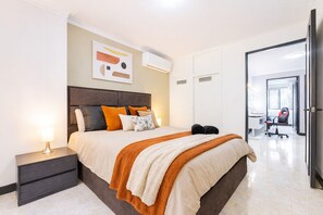 5 habitaciones, caja de seguridad en la habitación y escritorio 