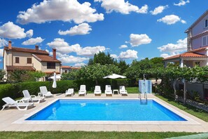 Pool - Apartment 810/199712 (Istria - Medulin), 600m from the beach (Medulin)