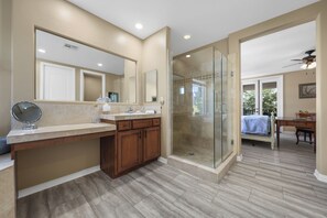 Hair dryer, towels, soap, toilet paper - Get extra festival day free, walking distance, Pool-Large-Home (Indio)