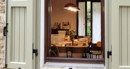 Il Casinello: Dwelling among the Olive Trees and the Chalk Vein | 11 Places