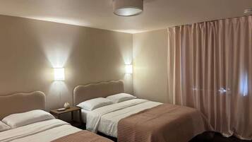 2 bedrooms, desk, iron/ironing board, WiFi