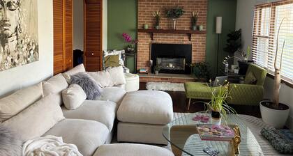 Cozy 3BR Retreat in Monroeville – 15 Miles from Pittsburgh