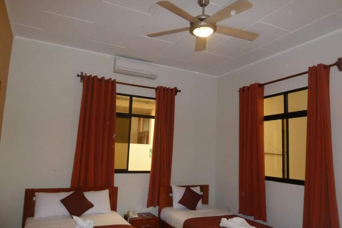 Habitación con 2 camas individuales