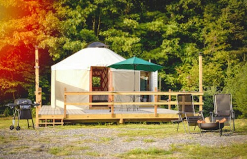 OffGrid Glamping Yurt with mountain views on Doe River & Historic Tweetsie Trail