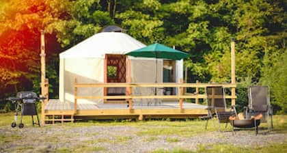 OffGrid Glamping Yurt with mountain views on Doe River & Historic Tweetsie Trail