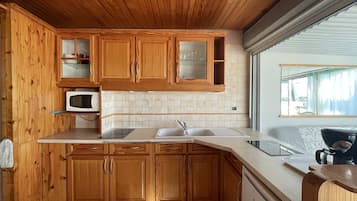 Fridge, microwave, cookware/dishes/utensils