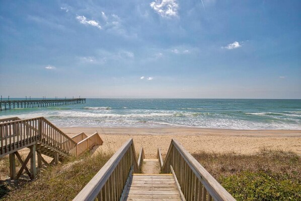 Beach - Close to Beach | 5BR Coastal Retreat | Sleeps 10 (Wilmington)