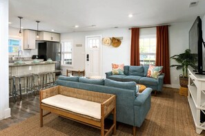 Living area - Close to Beach | 5BR Coastal Retreat | Sleeps 10 (Wilmington)