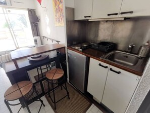 Fridge, microwave, cookware/dishes/utensils - Port Nature Studio 307 - 2 people (AGDE)