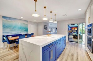 Private kitchen - Lovely 3-bedroom house with heated pool in pleasant Lighthouse Point (Lighthouse Point)