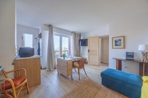 TV, books - Le Nid de Cabourg - Welkeys (Cabourg)