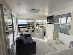 TV - LA BELLE VUE - Studio Port Nature Studio 115s with garage - Luxe - Seafront - 2 people (AGDE)
