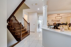 Interior - Spacious Upscale 4BR Detached Retreat with Parking (Mississauga)