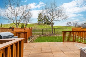 Terrace/patio - Spacious Upscale 4BR Detached Retreat with Parking (Mississauga)