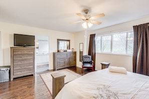 4 bedrooms, iron/ironing board, free WiFi, bed sheets - Spacious Upscale 4BR Detached Retreat with Parking (Mississauga)