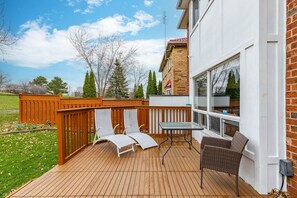 Terrace/patio - Spacious Upscale 4BR Detached Retreat with Parking (Mississauga)