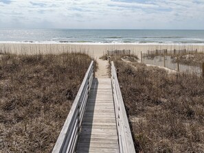 Beach nearby - Why Knot | Pool, Elevator, Putting Green, Cabana Service & $250 Beach Gear Credit – Across from Beach Access (Holden Beach)