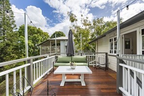 Terrace/patio - Inverclyde on Red Hill - Pet Friendly (Red Hill)