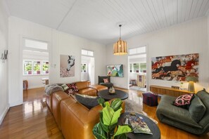 TV - Inverclyde on Red Hill - Pet Friendly (Red Hill)