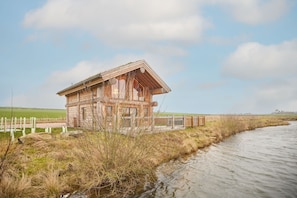 House | 2 bedrooms, desk - Host Stay Cabin on the Loch (Kelso)