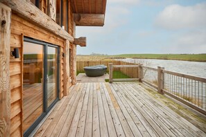 Suite | 2 bedrooms - Host Stay Cabin on the Loch (Kelso)