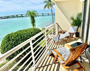 Property grounds - Waterfront 2BR, 2BA condo. Newly updated St. Pete, St. Petersburg, Isla Del Sol (St. Petersburg)