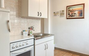 Frigorifero, forno, piano cottura, macchina per tè/caffè