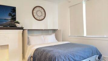 2 bedrooms, desk, iron/ironing board, travel crib