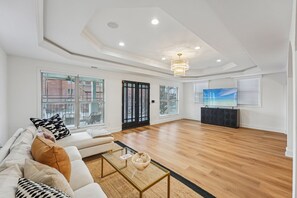 Living area - New 8bd 7.5ba 6,600 sq ft Home in O4W Inman Park WALKABLE ATL Eastside Beltline (Atlanta)