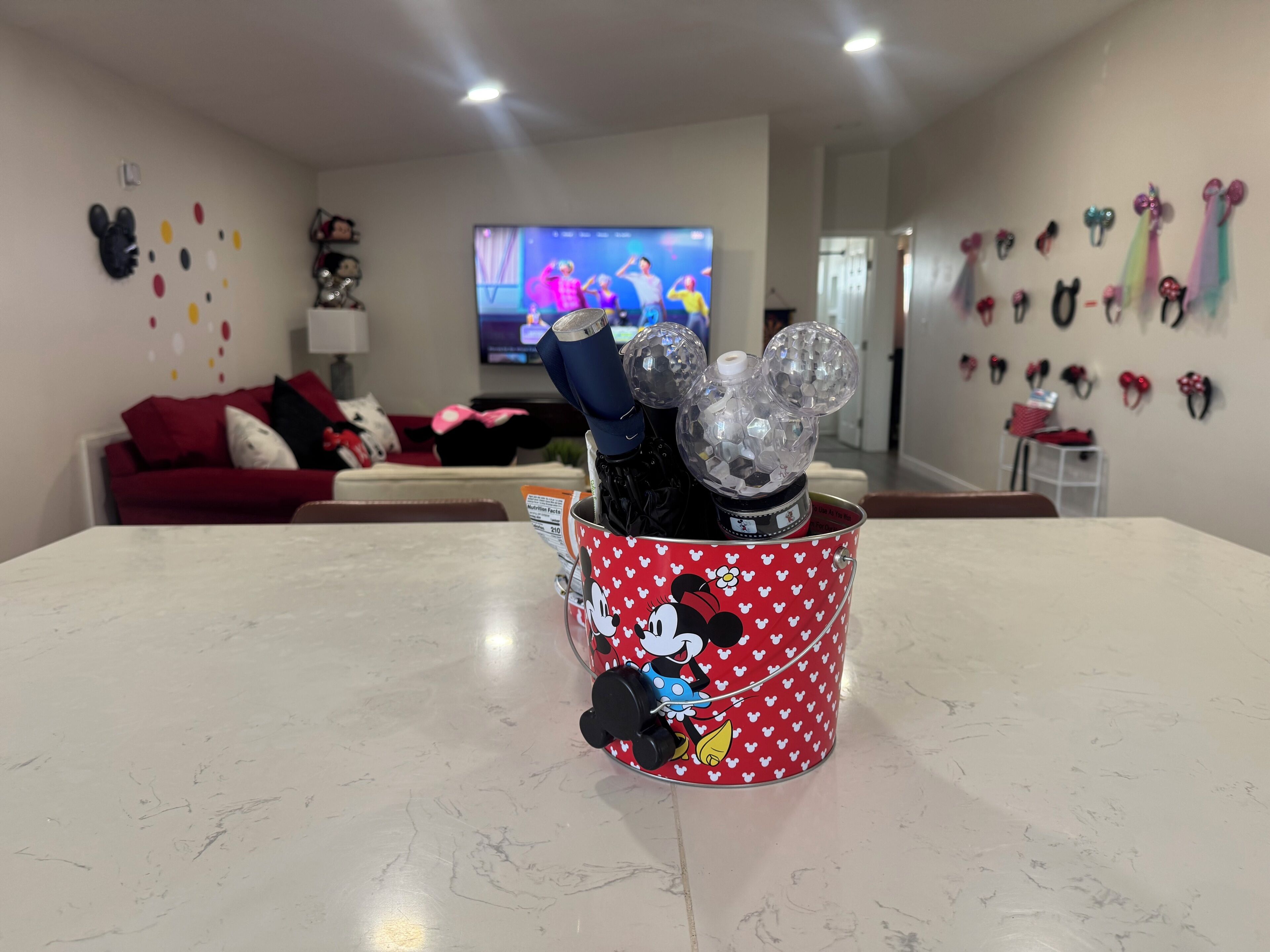 Disney-themed Home W Bunk Beds  7 Min To Disneyland  Sleeps 10 - Anaheim
