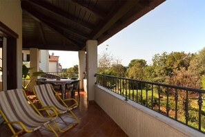 Outdoor dining - Apartment 2419/197054 (Istria - Pula), 2800m from the beach (Pula)