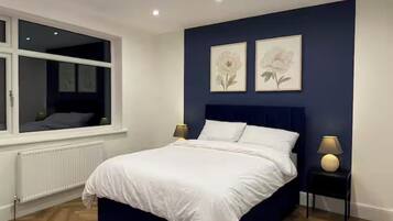 5 bedrooms, iron/ironing board, WiFi, bed sheets