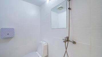 Deluxe Double Room | Bathroom
