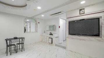 Deluxe Double Room | Interior