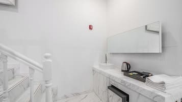 Suite | Interior