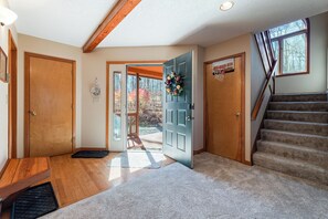Interior - Relaxing Wintergreen Mountain Home-close to the ski slopes, hiking, hanging out (Nellysford)