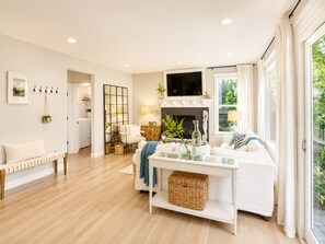 Smart TV - Beautiful 5-bedroom home w/AC & Hot tub in Newcastle-FIFA WORLD CUP HOME READY! (Newcastle)