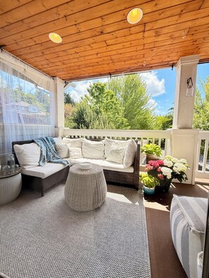 Smart TV - Beautiful 5-bedroom home w/AC & Hot tub in Newcastle-FIFA WORLD CUP HOME READY! (Newcastle)