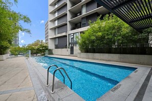 Pool - 2BR Contemporary Comfort in Belconnen (Belconnen)