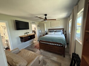 1 slaapkamer, een kluis op de kamer, een strijkplank/strijkijzer