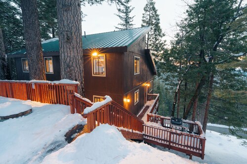 New! Henness House inside YNP w/ game room/EV/AC